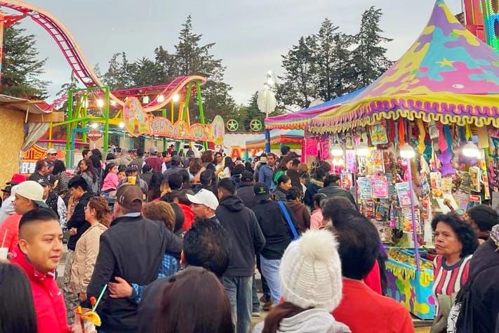 Desbordan visitantes y familias de Huamantla el recinto ferial en el penúltimo fin de semana de la feria